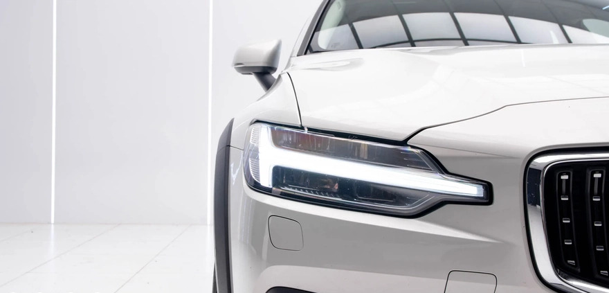 Volvo V60 cena 129899 przebieg: 120000, rok produkcji 2019 z Łódź małe 631